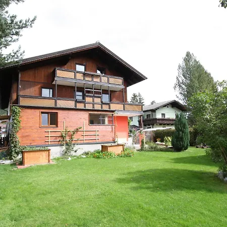 Wonderful Holiday Home With Mountain Views *